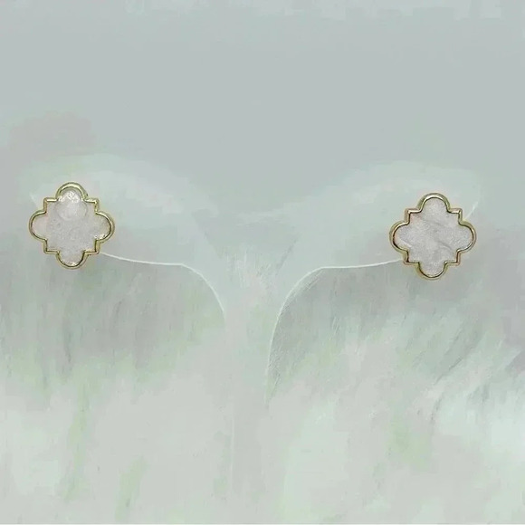 Chloe Clover Stud Earrings 18k Gold Plated Earrings in White - Picture 1 of 5